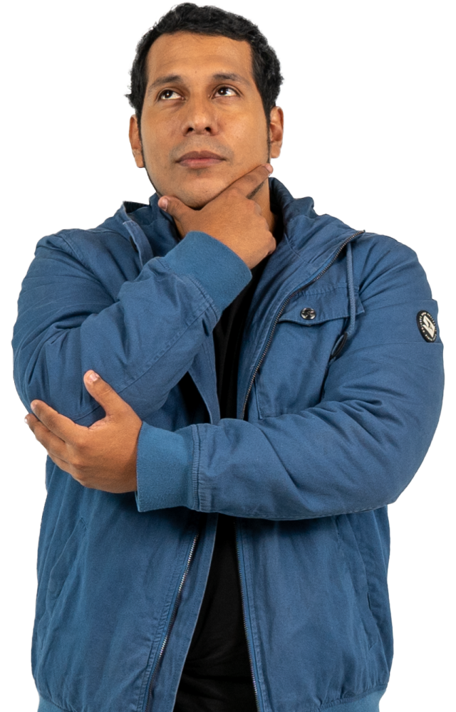 Hombre con chaqueta azul en actitud reflexiva, con expresión de análisis, representando la evaluación de la calidad del servicio en Coopac San Miguel