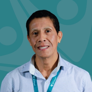César Hernández, Subgerente de Tecnología de Información en la Cooperativa de Ahorro y Crédito San Miguel, con credencial institucional