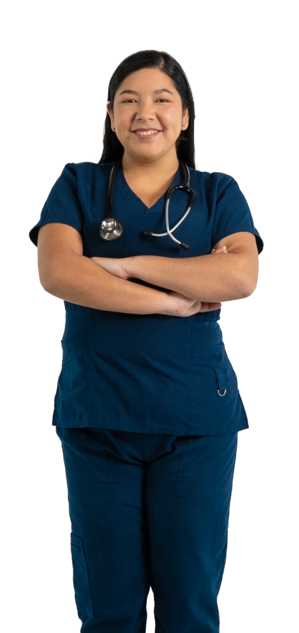Mujer enfermera con uniforme azul y estetoscopio cruzado en el pecho, de brazos cruzados, representando a profesionales de la salud que acceden al Préstamo Descuento por Planilla de Coopac San Miguel