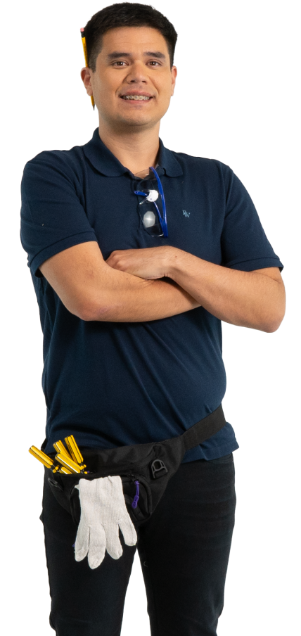 Trabajador joven con herramientas y guantes colgados en la cintura, representando al público objetivo del Préstamo Descuento por Planilla de Coopac San Miguel
