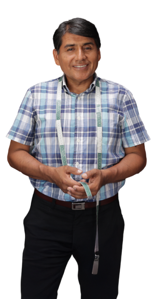 Pequeño empresario textil con cinta métrica en el cuello representando a los socios emprendedores que acceden a préstamos para impulsar su negocio con Coopac San Miguel