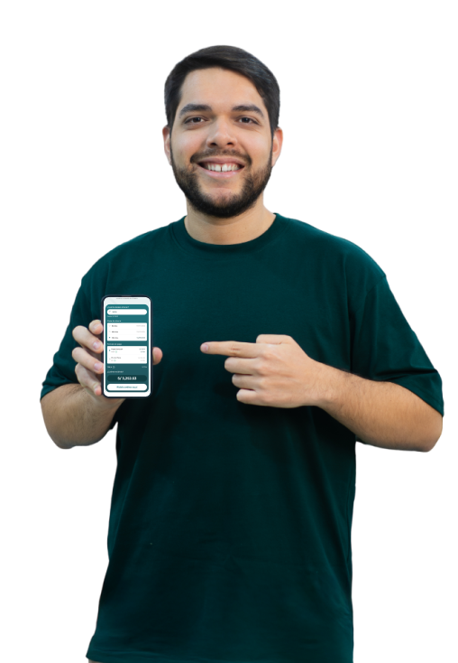 Persona mostrando la app de Coopac San Miguel en su teléfono móvil, destacando la facilidad de acceso a los servicios de préstamos y ahorros de la cooperativa
