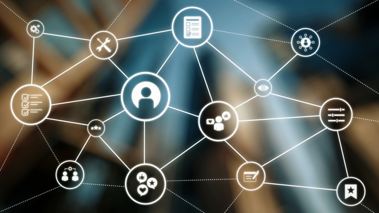 La imagen representa una red interconectada de procesos y servicios, simbolizando cómo la agilidad en los procesos empresariales mejora la experiencia y satisfacción de los socios, optimizando la interacción y entrega de valor.